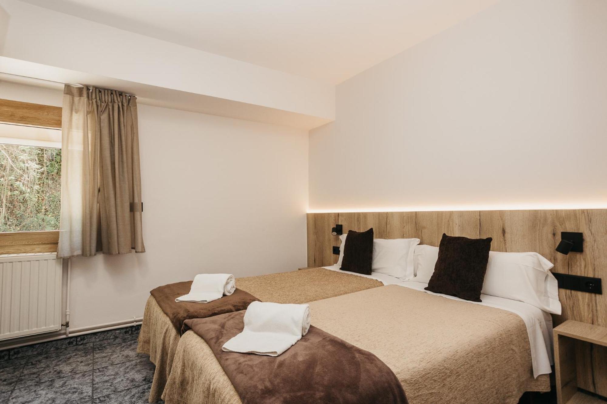 La Trobada Hotel Sport Ripoll Buitenkant foto