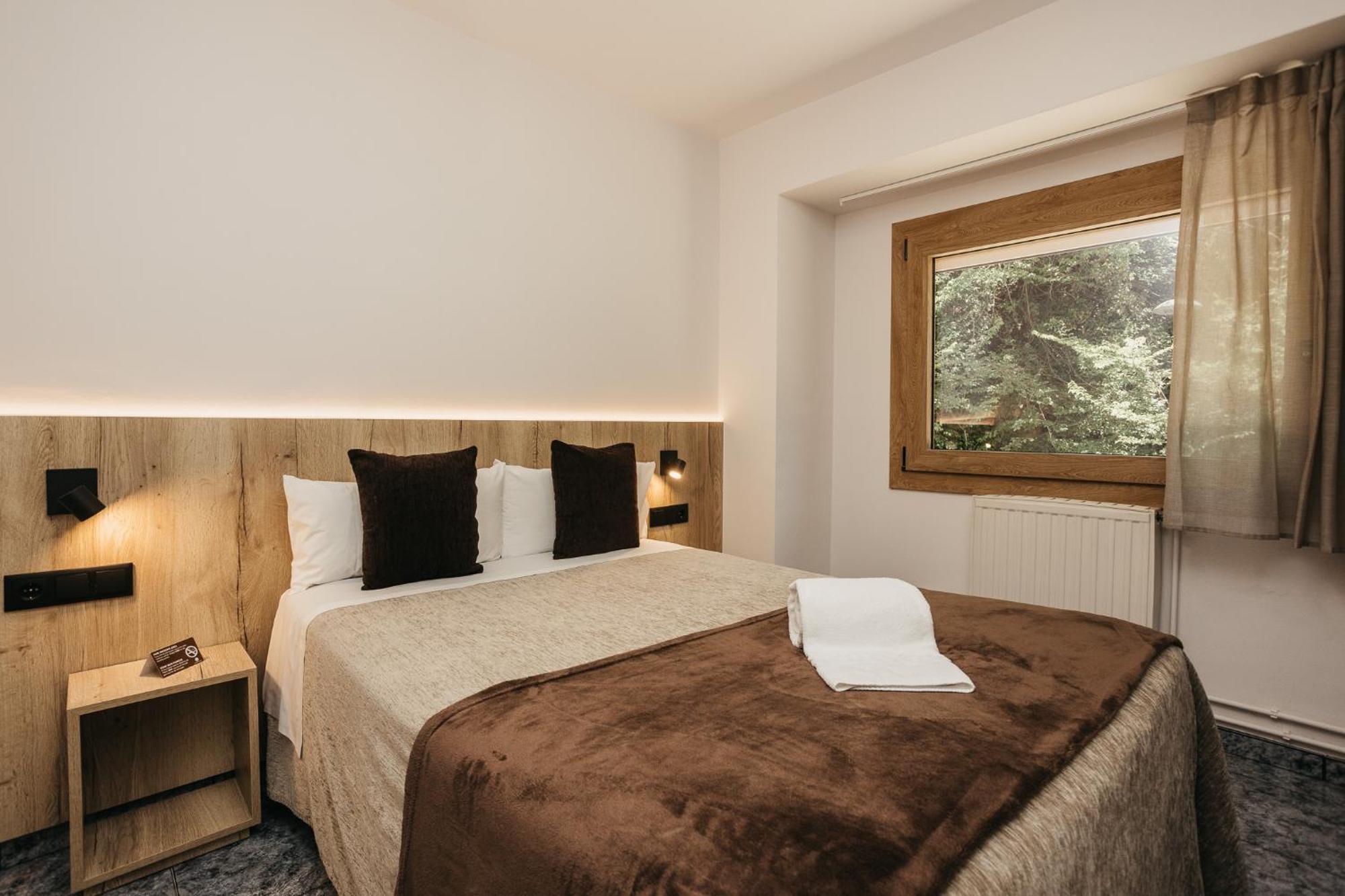 La Trobada Hotel Sport Ripoll Buitenkant foto