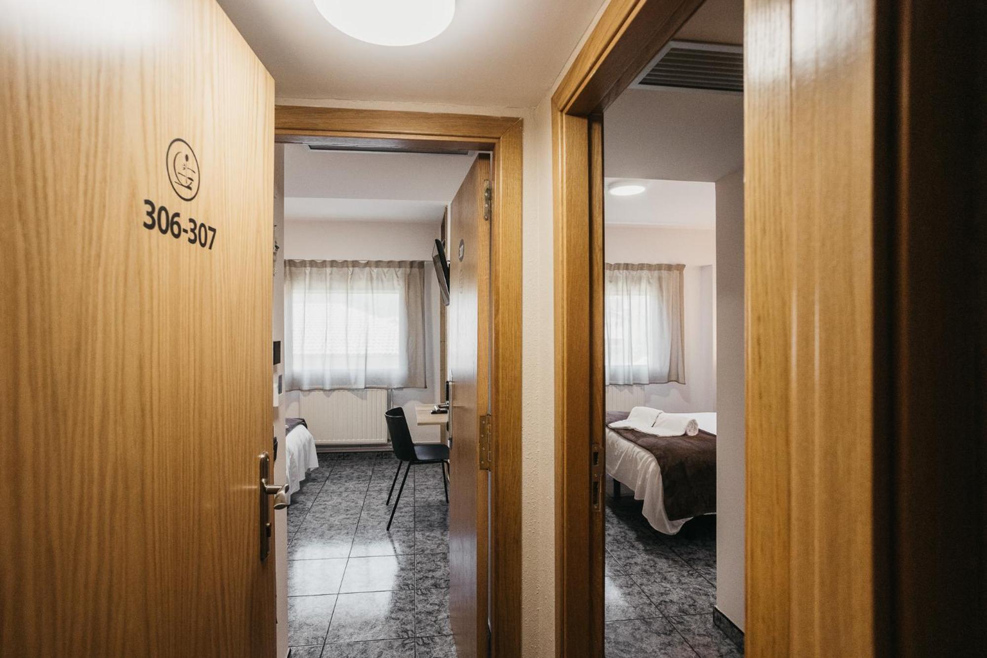 La Trobada Hotel Sport Ripoll Buitenkant foto