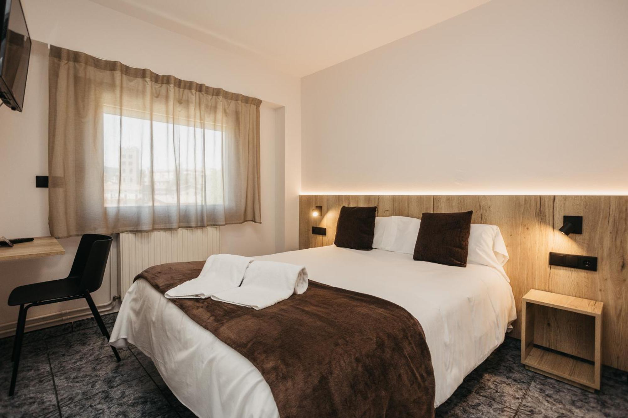 La Trobada Hotel Sport Ripoll Buitenkant foto