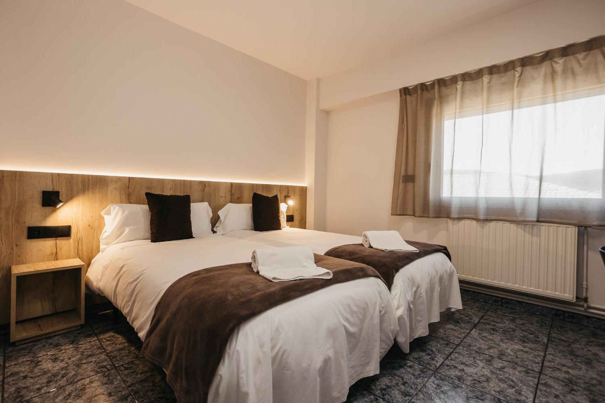 La Trobada Hotel Sport Ripoll Buitenkant foto