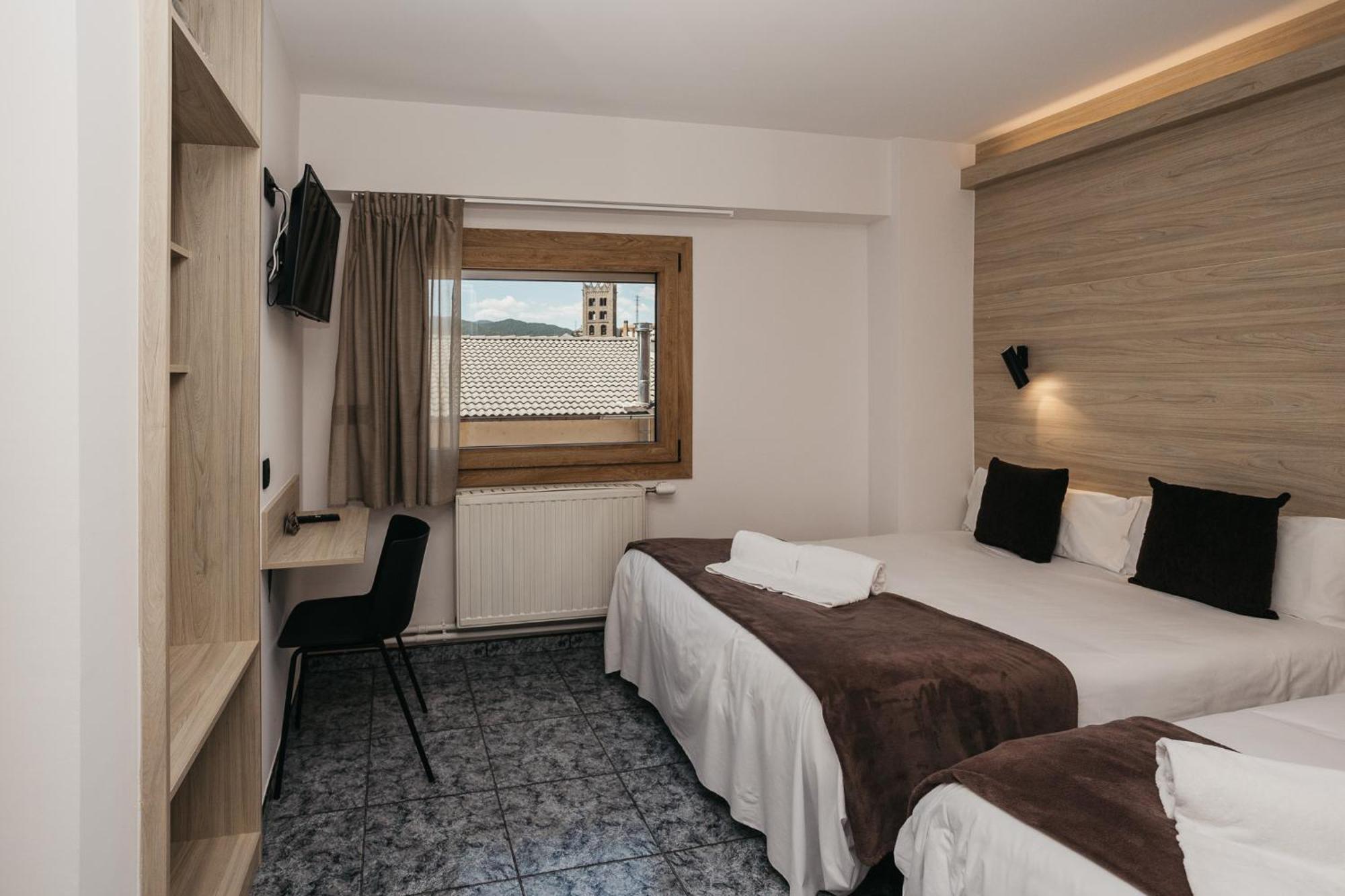 La Trobada Hotel Sport Ripoll Buitenkant foto