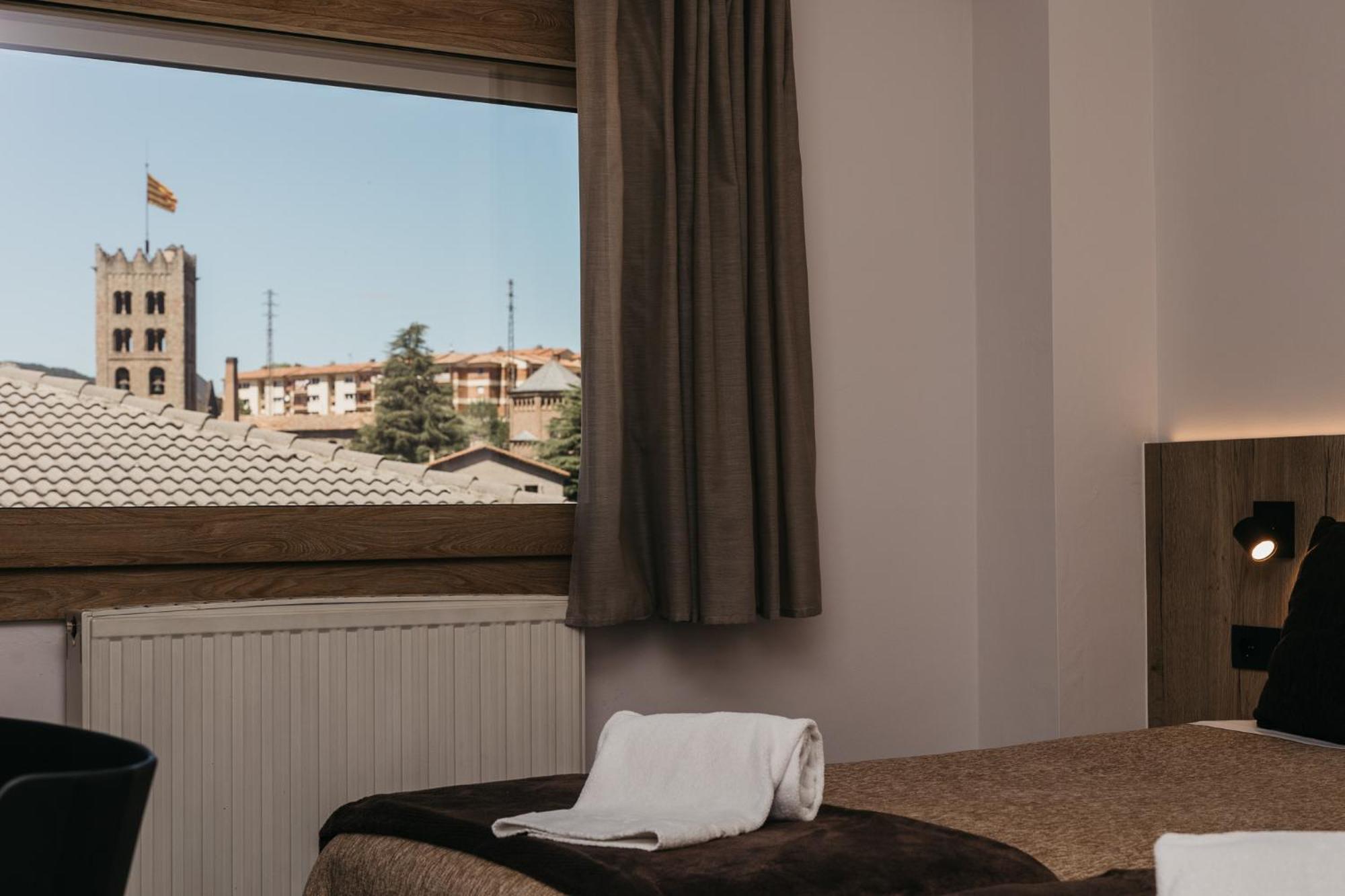 La Trobada Hotel Sport Ripoll Buitenkant foto