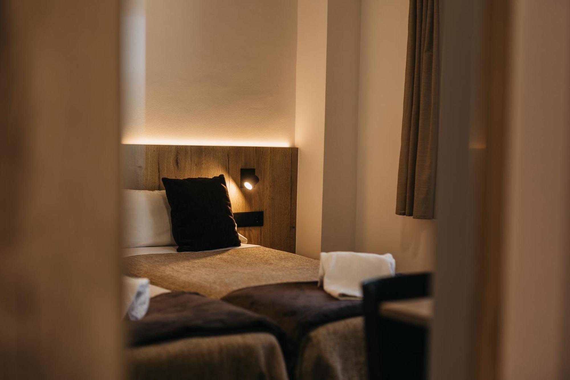 La Trobada Hotel Sport Ripoll Buitenkant foto
