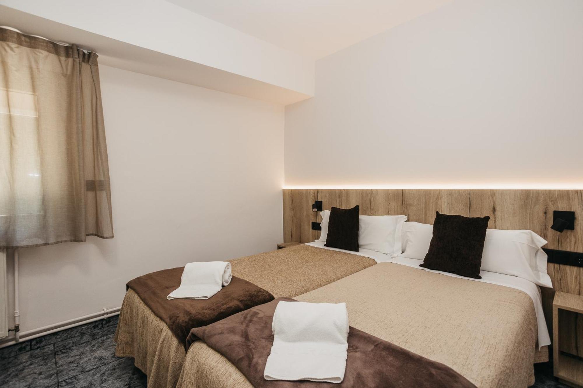 La Trobada Hotel Sport Ripoll Buitenkant foto